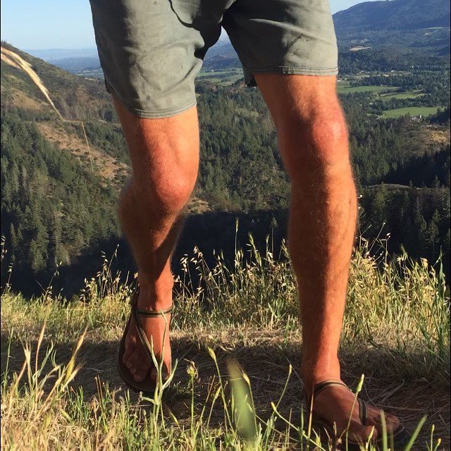 earth_runners_'s tweet photo. Running my human! .
.
.
#barefootfreedom #trailrunninglife #runningsandals #runningbare #runningadventure #movementrunners #minimalistrunning #midfootrunningcrew #groundedrunning #forefootrunning #borntorun #earthrunners #rewildbefree https://t.co/vfHceeFSiW https://t.co/bZNuZ1TXdn