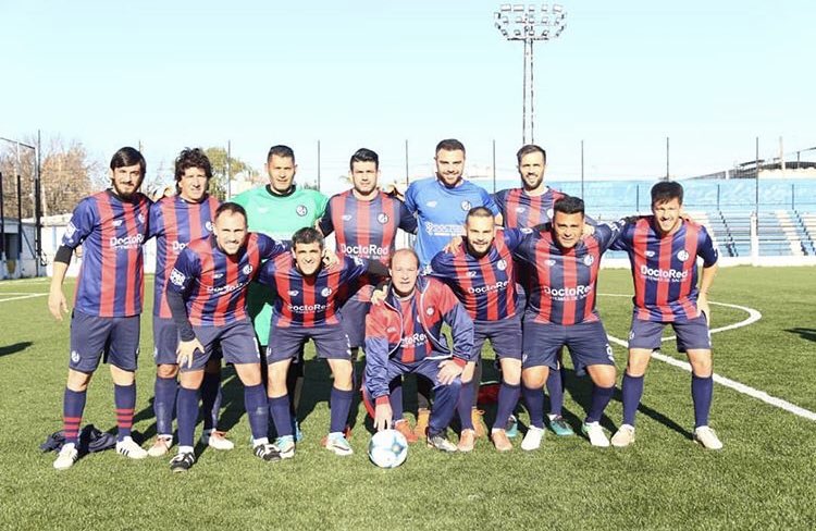 _FULLEXPRESS's tweet photo. @SL_Senior empato esta mañana sin goles frente a Comunicaciones en la cancha de Midland, por la quinta fecha del Torneo de Leyendas.
#SanLorenzo #Senior #Torneo #Leyendas #Sábado.
#FullExpress 🛠🚘 https://t.co/YtDRz11xKI