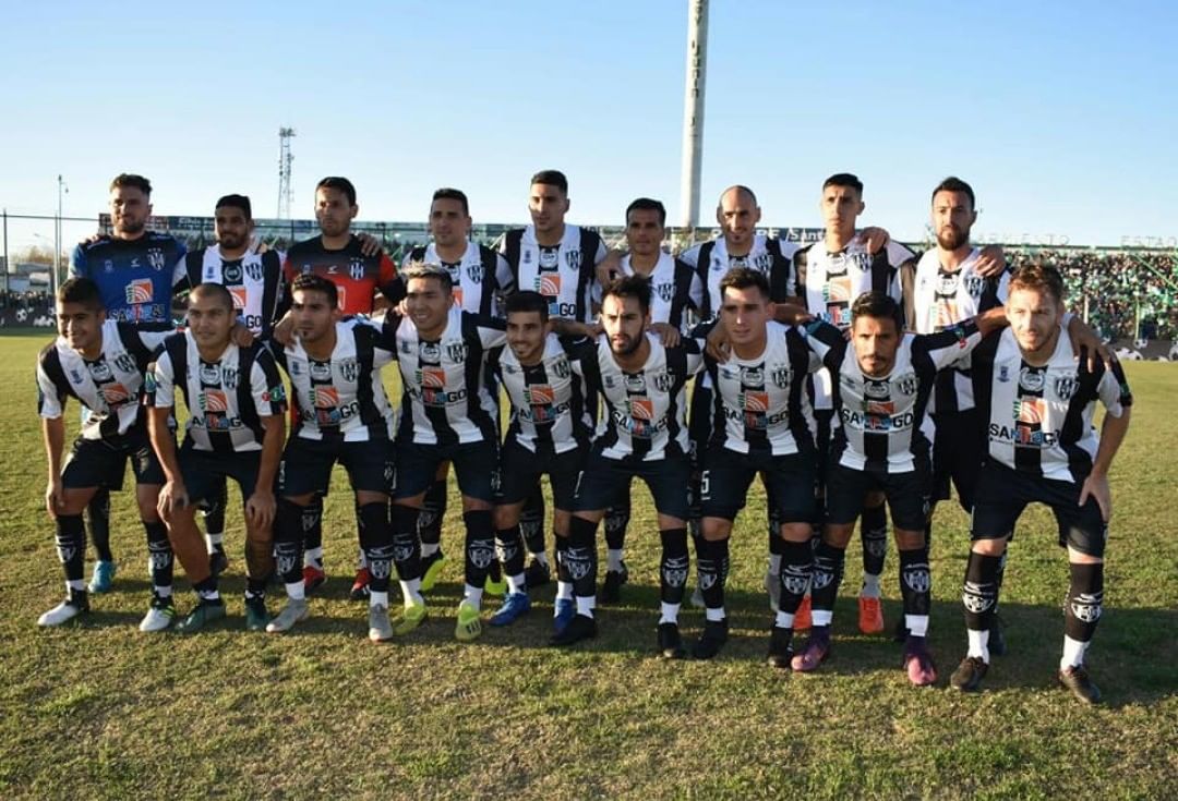 HernanMercadook's tweet photo. ¡El ferroviario es de primera!
@CentralCordoba_ ascendió a la Superliga tras vencer 5-3 a @CASarmientoOf en la tanda de penales, y se convirtió en el primer equipo santiagueño en jugar la máxima categoría del fútbol argentino . Muchas felicidades @CentralCordoba_ 👏👏 https://t.co/aVN7DU0tbb