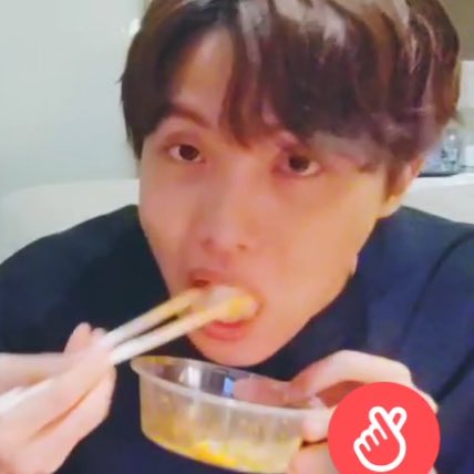 bbibbibbibbibbo's tweet photo. he #munchin n #crunchin https://t.co/cGnyf6rQo9