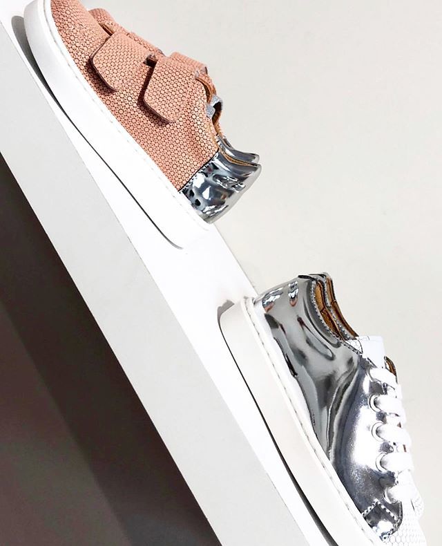 MAASHOES's tweet photo. We love to combine all kinds of natural leathers to get the most exclusive shoes 🤙Thanks for this spectacular photo to our beloved customer from NYC @halshoes !!😘😘#bestsneakers #chromefreeleather #highendshoes #handmadeinspain #ecoshoes #shoeslover #… https://t.co/EwWrDGfgND https://t.co/D6RLKsqfdq