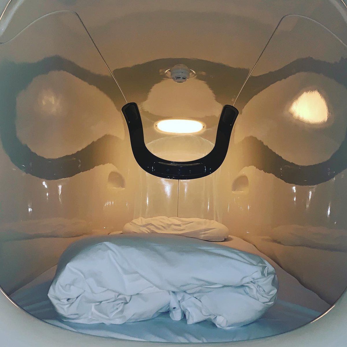 Farmerswifetash's tweet photo. Last night we arrived in Tokyo and stayed in a Capsule Hotel near the airport - a typical experience when traveling in Japan. At the airport again, bound for Obihiro where we will do some farm visits and see a farmers market #nuffield2019 #nuffieldaustralia #JapanGFP19 #japangfp https://t.co/IqMUq8Gi3I
