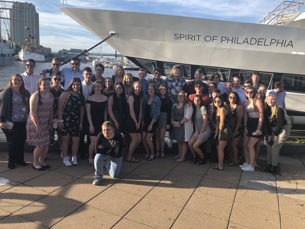 Batavia_BHS's tweet photo. All aboard!! #bhsseniortrip2019 https://t.co/0uGPZDRPuP