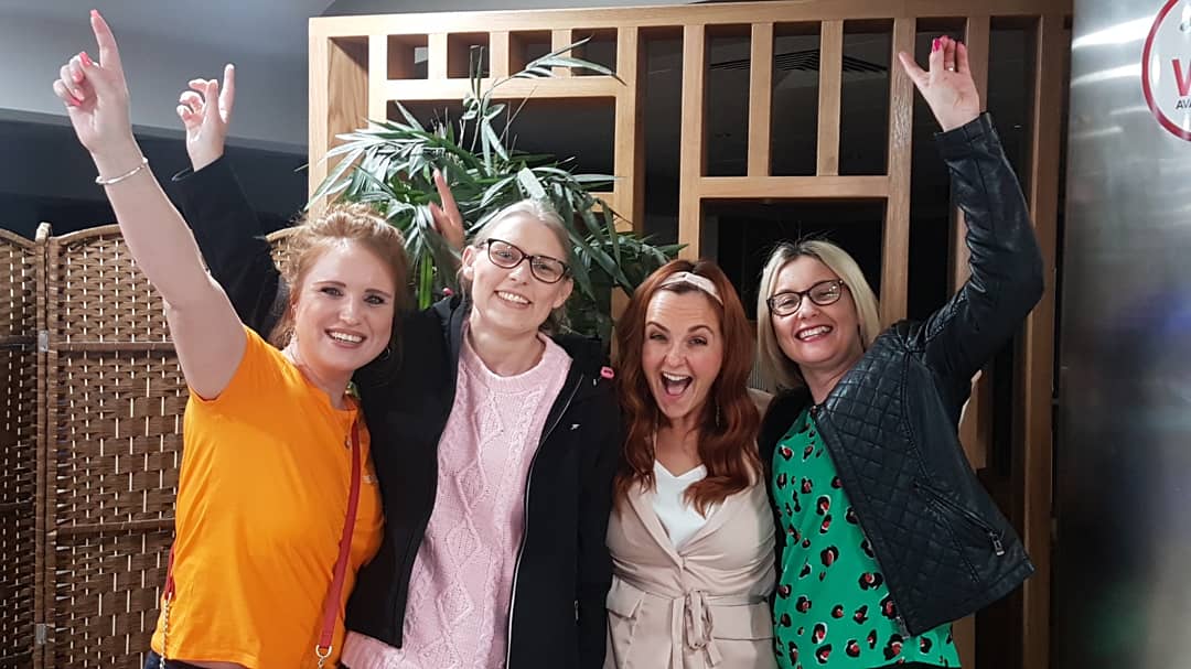 You just can't beat meeting up with old friends, this photo makes me happy, a lot of good memories here. Still mad about the boys, some things never change 😍💗 #childhoodfriends #90sgirls #Thatters  #takethatgreatesthitslive2019 #TakeThatInCinemas