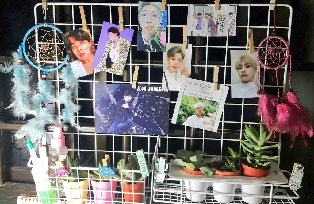 bujoonie's tweet photo. Went to @MemorylaneBTS yesterday!! Happy to recieve all the fansupport 😍 Updated my wireboard with some of the fs I received yesterday Happy 6th Anniversary to @BTS_twt!! 💜

#MEMORYLANEBTS https://t.co/6BonIvaVjn