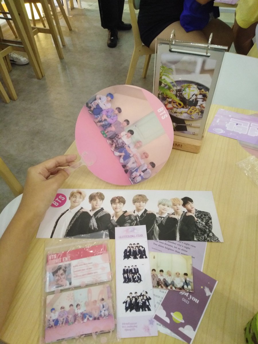 renix0629's tweet photo. Thanks💜💜 @Glittering_613
@yoonxhope @trinityyyyyz @00_leekeying @jhsq0218 #glittering_star #BTS6thAnniversary #btseventmalaysia #jbarmy https://t.co/tJUtXpn75q