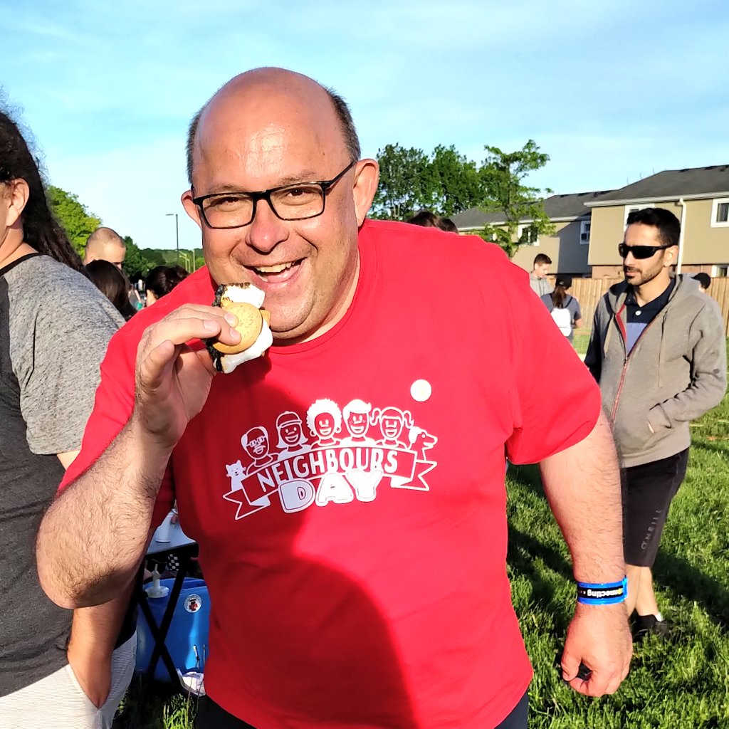 berryonline's tweet photo. A perfect ending to #NeighboursDay 2015 in #Ward6 with #Stop15 at the #CountryHillsCC and a community bonfire and s'mores! Nothing like roasting marshmallows and eating them with chocolate dipped cookies! #Yummy #LoveMyHood #SummerInTheCity #CookieComa https://t.co/VTqb7XGb5u