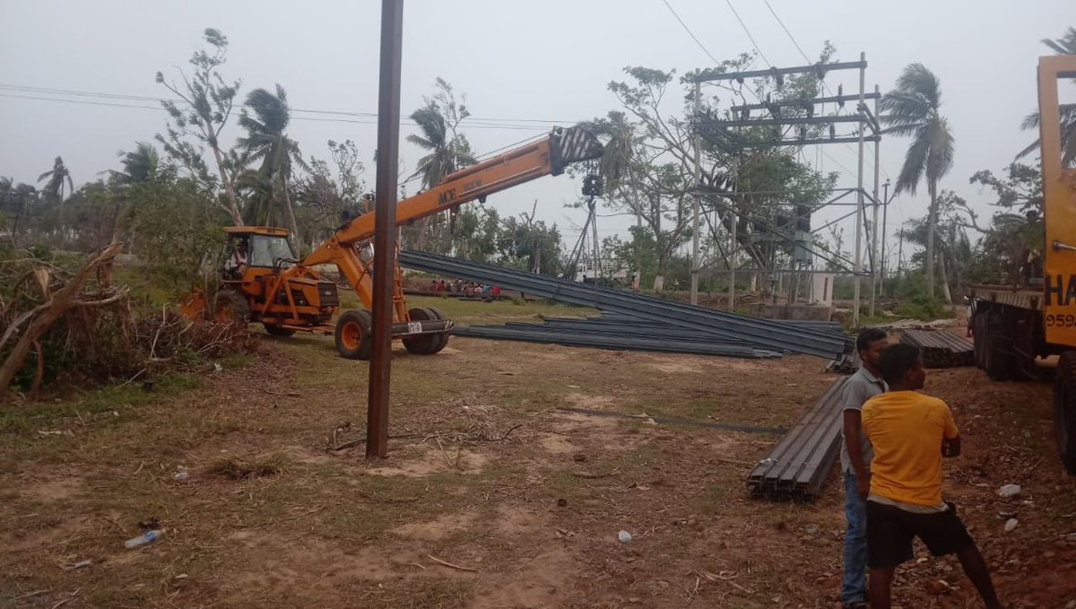 FaniRestoration's tweet photo. Unloading of poles at Brahmagiri Section under Puri Division.#FaniRestoration https://t.co/mYgmfG40HQ