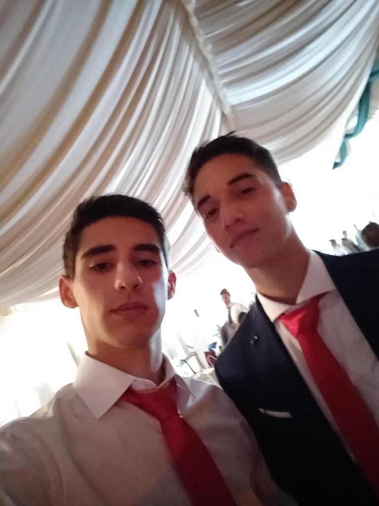 Filipe722's tweet photo. After baile @SEduardo_10 https://t.co/YOejwQQ328