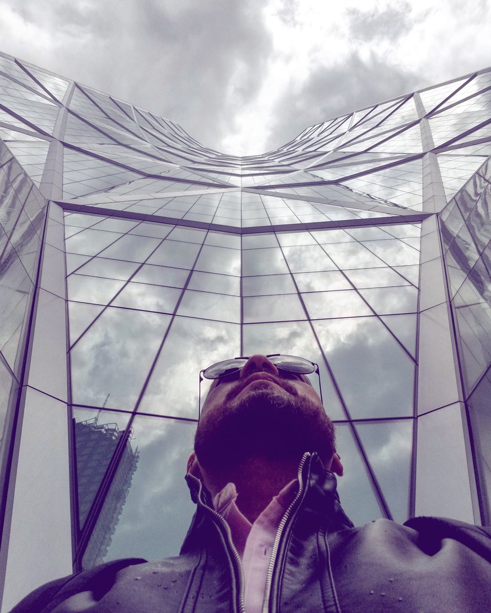 Business first!
#calgary, #alberta, #canada, #thebow, #spring, #thebowskyscraper #calgarydowntown, #businessfirst, #PeakyBlinders