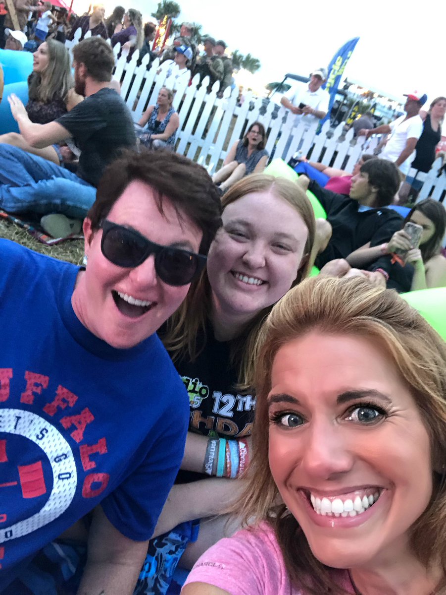 JenniferAStoops's tweet photo. So excited for FGL 
#CCMF2019 https://t.co/EuIkEwGFUG