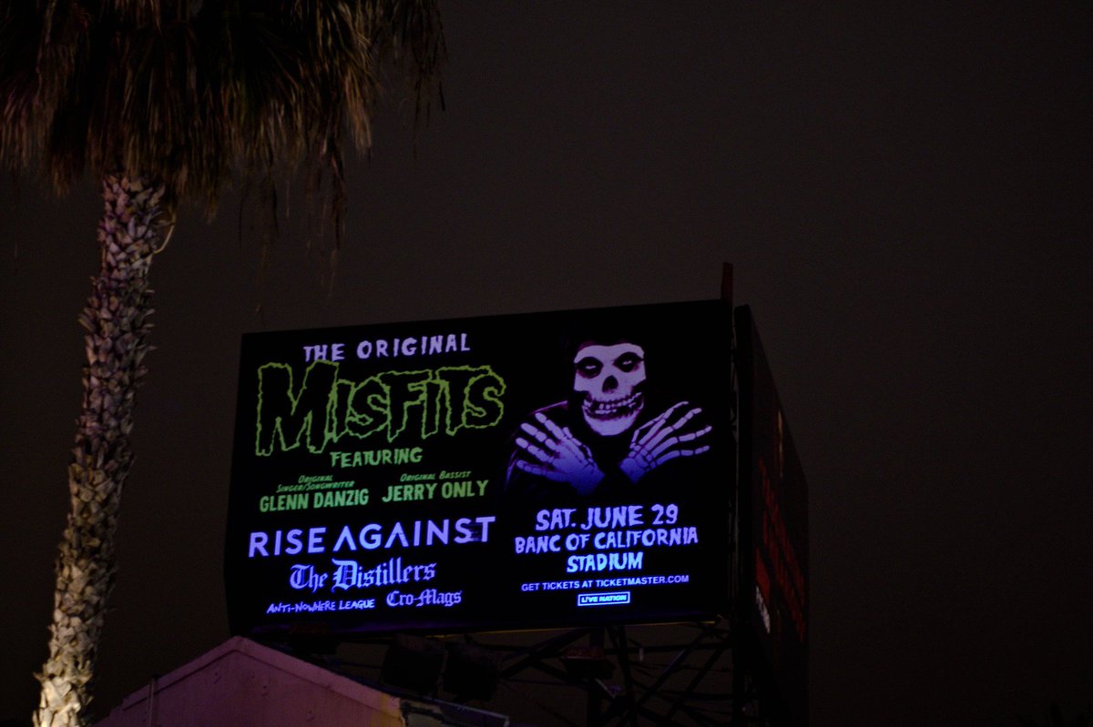 themisfits's tweet photo. To celebrate the Original Misfits return to LA a blacklight active billboard is now up on Hollywood Blvd! Fiends can get a peek or snap a pic of it at Hollywood @ McCadden now thru the day of show 6/29. Score tix while you still can at: https://t.co/4M6997VIuq https://t.co/g86fwUUTh9