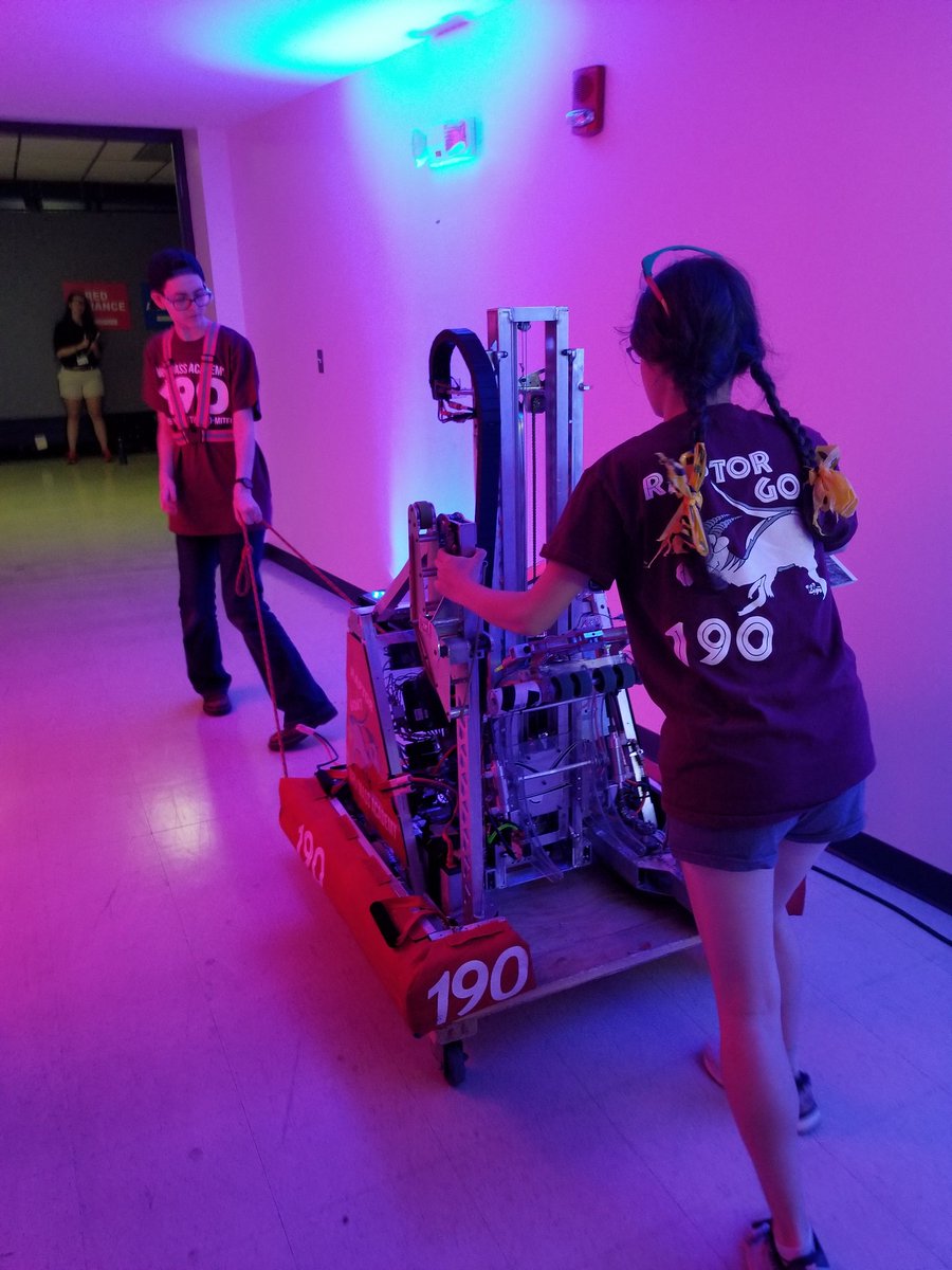 Team 190 had a fun day at BattleCry today. And we want to wish teams goodluck in eliminations tomorrow! #WPI #BattleCry20