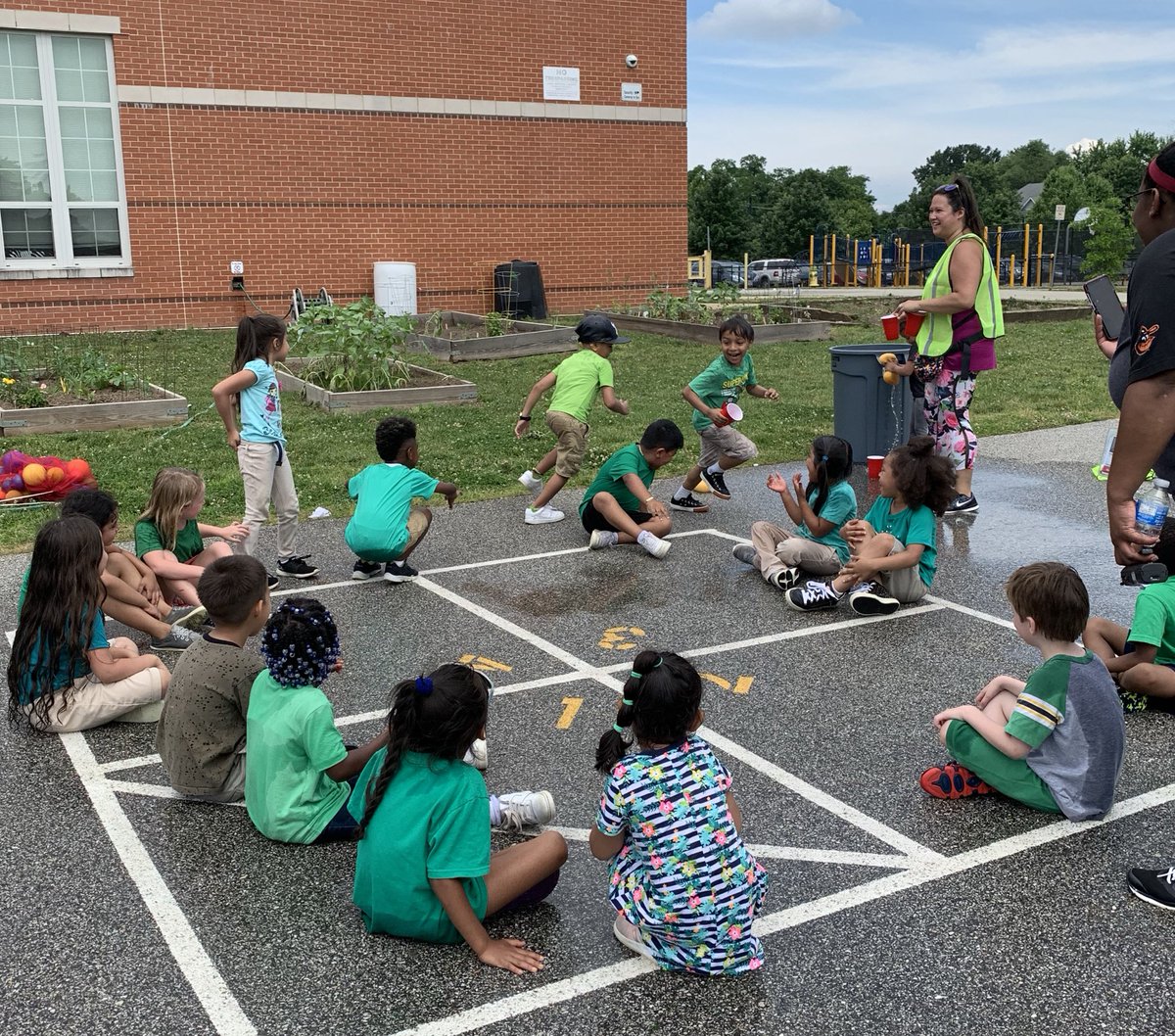 GermantownES's tweet image. Fun times making Field Day memories this week! #Cooperation #TeamSpirit #EncouragingOthers