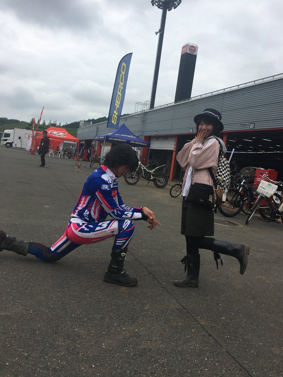 nyanba_youka's tweet image. しもべができました！
ちゃんと走るって言ってました！！

しゅじんとしていっぱい応援します！！

#役者系ライダー #黒山健一 選手
#バイク声優

スタート前リラックスしてました！
Day2ファイトです！！
10：05スタート！！

#トライアル世界選手権
#ツインリンクもてぎ