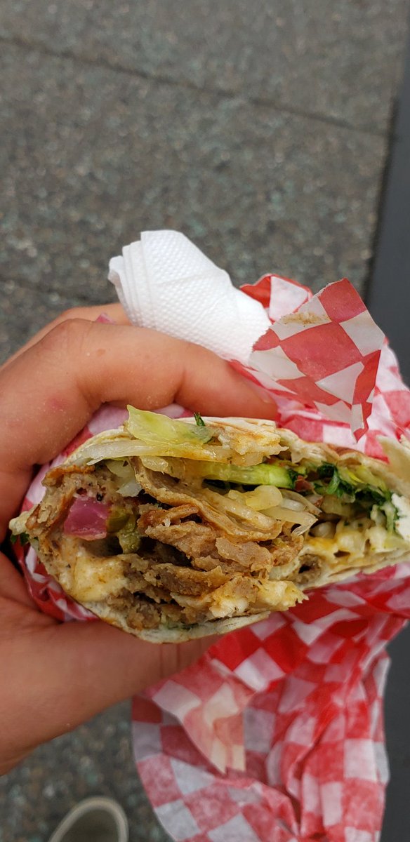 donerdrrn's tweet photo. @Canada is a little unsure about how to make (and spell) döner. This #donair was pretty good though 6/10 https://t.co/UqFQcvQLi8