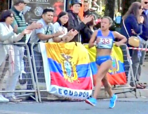 Muy bien <a href="/MorejonGlenda/">Glenda Morejón</a> felicitaciones, rompiendo récords sudamericanos en 5, 10 y 15 km marcha. Adelante... corazón de campeona que nada te detenga.
#EcuadorSiSePuede
#QueVivaElDeporte 
#VamosEcuador