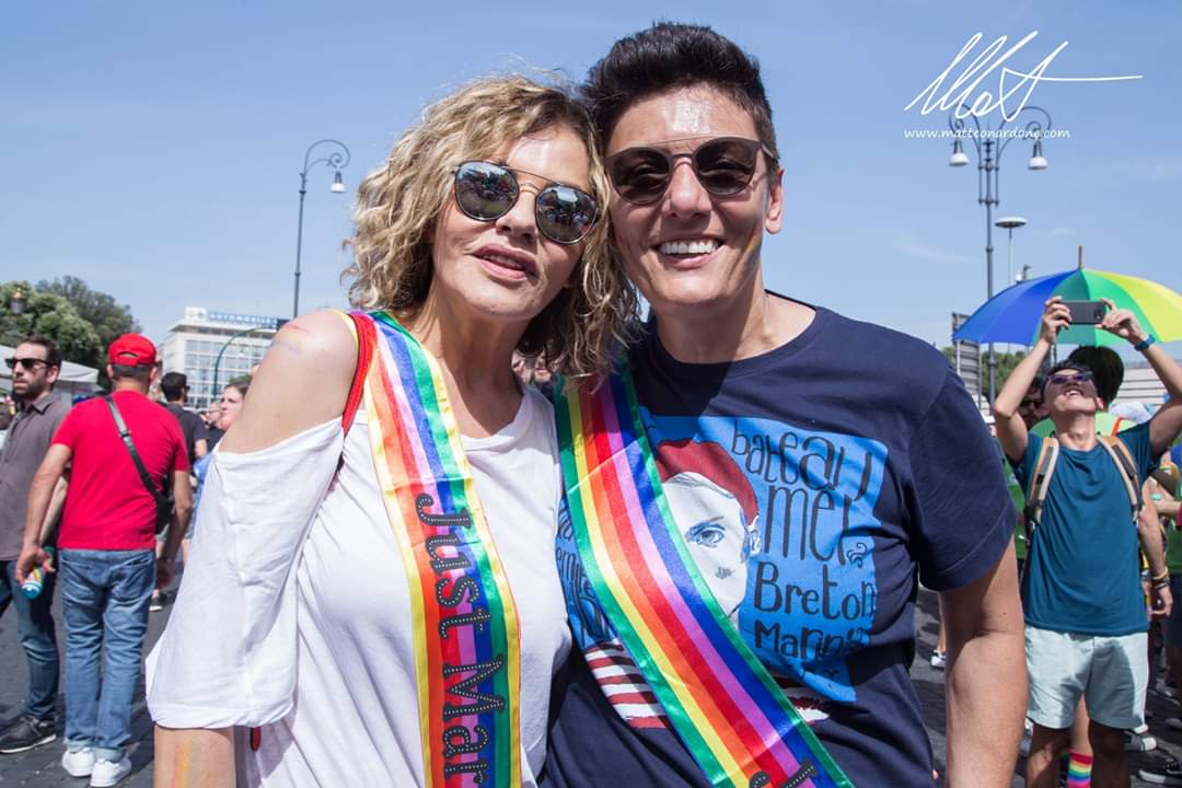 Lory0666's tweet photo. @EvaGrimaldi1 Siete bellissime 😍 amo i vostri sorrisi 🤗 ogni giorno che passa vi amo ❤️ sempre di più 💞💞💞🌈🌈🌈😘😘😘 https://t.co/eow0YKDiIe