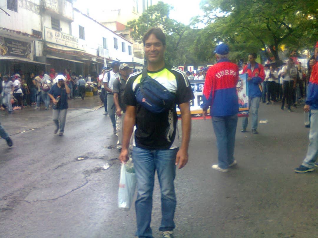 unefavidi's tweet photo. #aldia el @unefavidi de la @unefa_ve dijo presente en la marcha  #PuebloEnDefensaDeLosCLAP https://t.co/FrQbkQAdtv