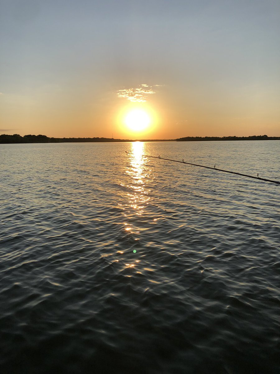 Dickie6My's tweet photo. Catfish fishing at sunset ♥️ https://t.co/qpZeCIVDE9