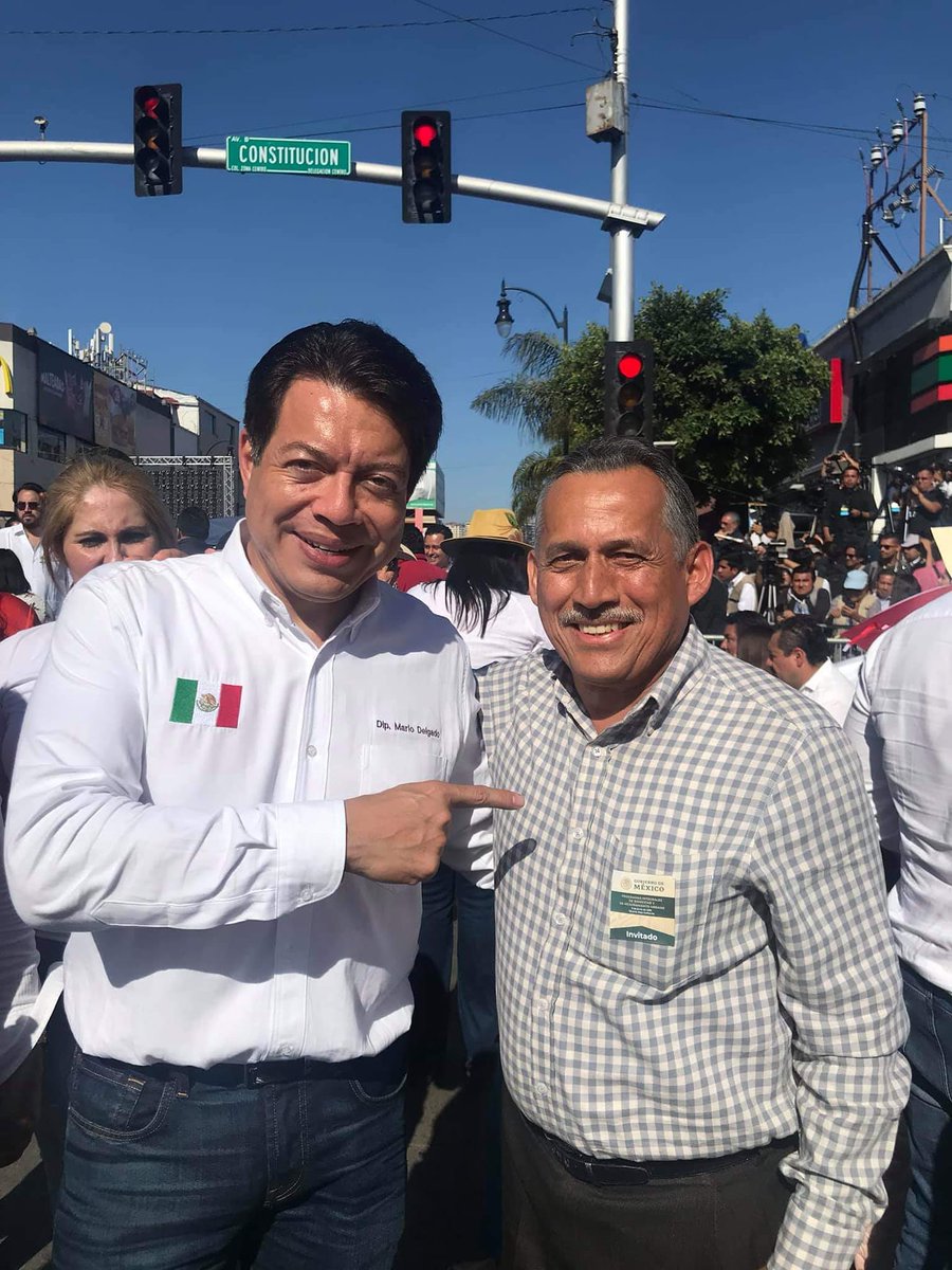 Un gusto coincidir con nuestro compañero <a href="/mario_delgado/">Mario Delgado</a> en el acto de unidad por la defensa de la dignidad de México encabezado por nuestro presidente Andrés Manuel López Obrador.

#LaPatriaEsPrimero #SenadoDeLaRepública
#LegislandoParaColima