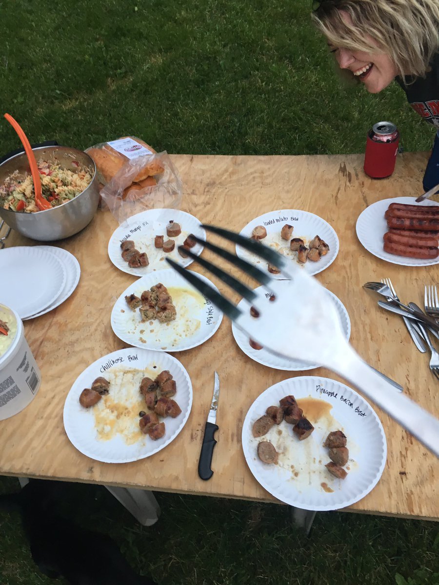 JakeBerent's tweet photo. Plainwell Harding’s Bratwurst Sampler Platter: the Official Appetizer of  Summer 2019. 

Flavors: Arcadia Mango IPA, Chicago Style, Chili Cheese, Loaded Baked Potato, Mushroom Swiss, &amp; Pineapple Bacon. #SamplerPlatter #Hardings https://t.co/s4XdNjyLyn