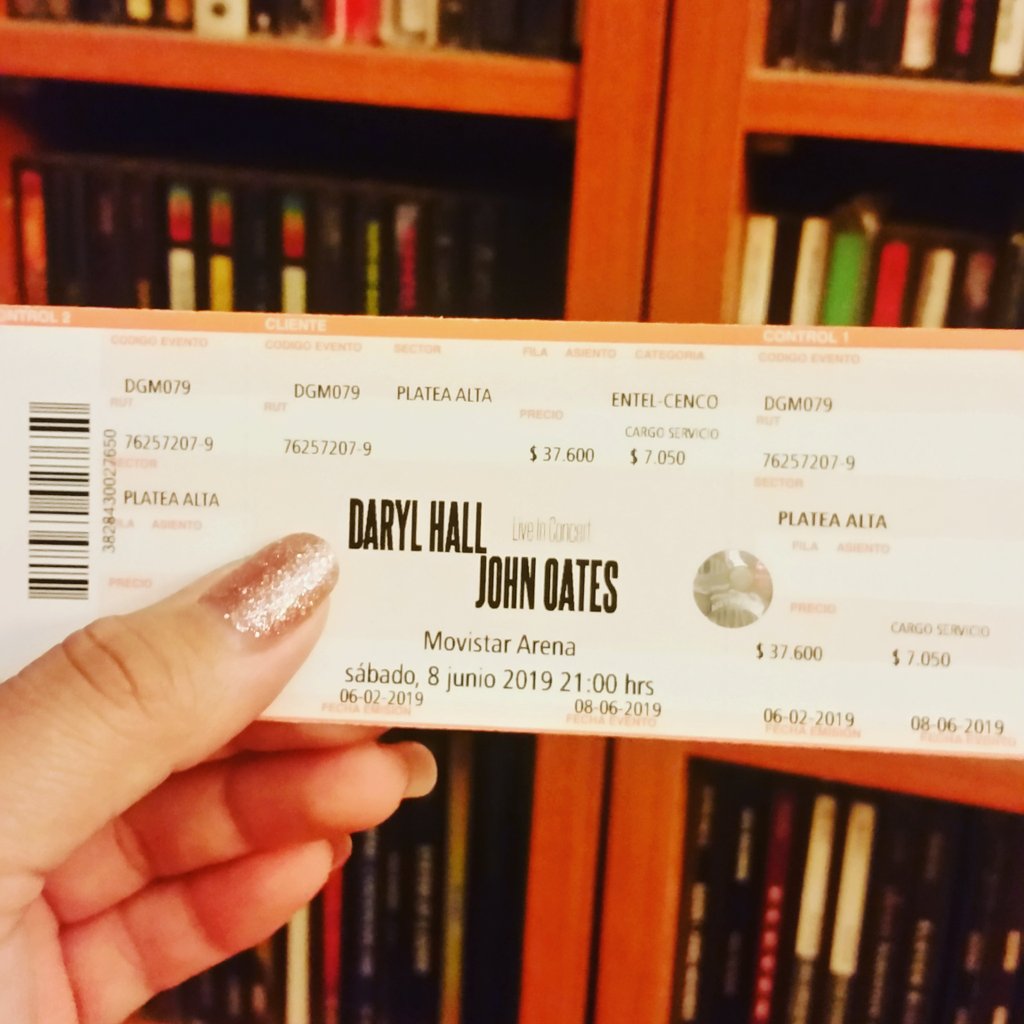 LadyJasonette's tweet photo. Finally! After so many years waiting for this show here in Chile! @halloates 💕

#HallAndOatesEnChile #HallAndOates https://t.co/APUZC5689U