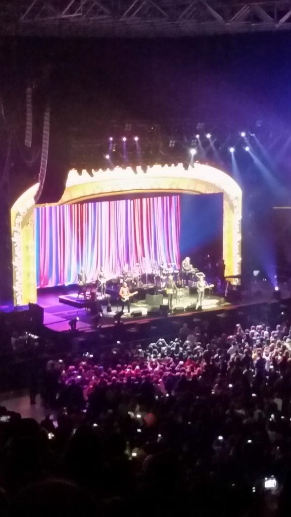 Finally! After so many years waiting for this show here in Chile! <a href="/halloates/">Daryl Hall & John Oates</a> 💕

#HallAndOatesEnChile #HallAndOates