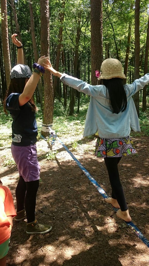 ハイライフ八ヶ岳 Yms Yamanashi Minamialps Slackliner S スラックラインにチャレンジ 大自然の中で楽しく スラックライン 体験 子供 から大人まで幅広い年齢層で楽しめるスラックラインは 八ヶ岳の大自然で遊ぶのに相性は抜群 ハイライフ ハイライフ八ヶ岳 Yms Yamanashi Minamialps Slackliner S スラックラインにチャレンジ 大自然の中で楽しく スラックライン 体験 子供 から大人まで幅広い年齢層で楽しめるスラックラインは 八ヶ岳の大自然で遊ぶのに相性は抜群 ハイライフ
