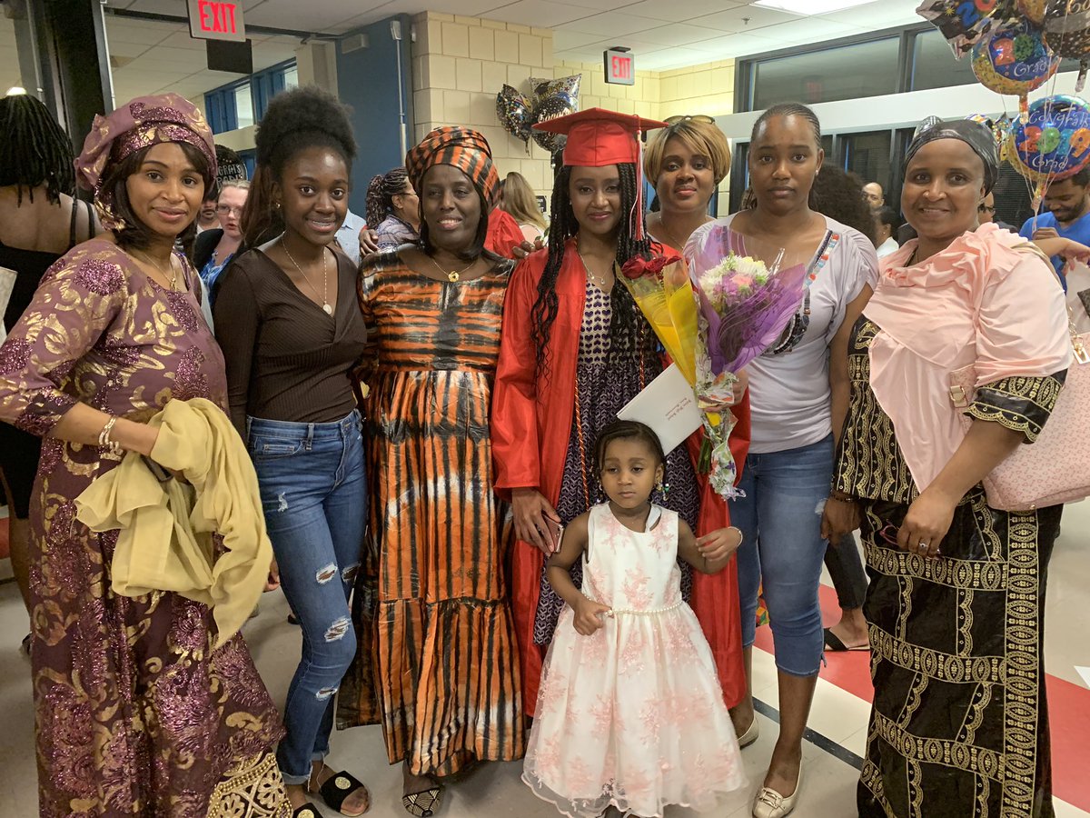 _SalemHigh_'s tweet photo. After the #graduation ceremony, it was time for the most recent #SHSAlumni to celebrate with family &amp; friends.🎓 #bignight #conGRADulations @SalemSchoolsk12 https://t.co/uE1mecLbhX