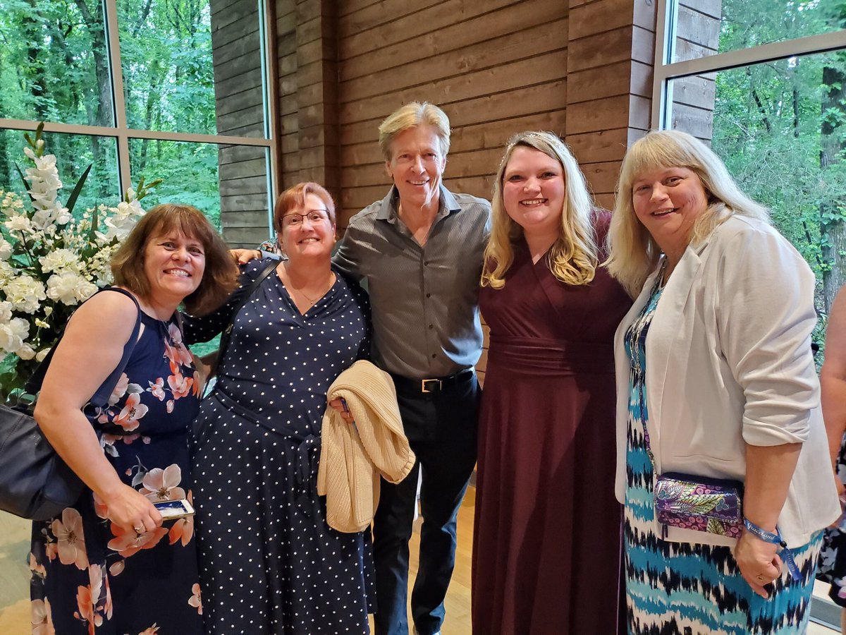 meeker_lori's tweet photo. What fun to meet @JackWagnerhpk at @hallmarkchannel’s #JuneWeddings Fan Celebration at @VisitGraceland in May! #WeddingMarch #WeddingMarch5 #Hallmarkies https://t.co/WMlEMIN6LM