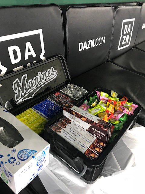 chibalotte's tweet photo. ロッテ側ベンチにはビジターもガム、飴、チョコが常備されています。(広報) #chibalotte https://t.co/8vd2KmyJXn
