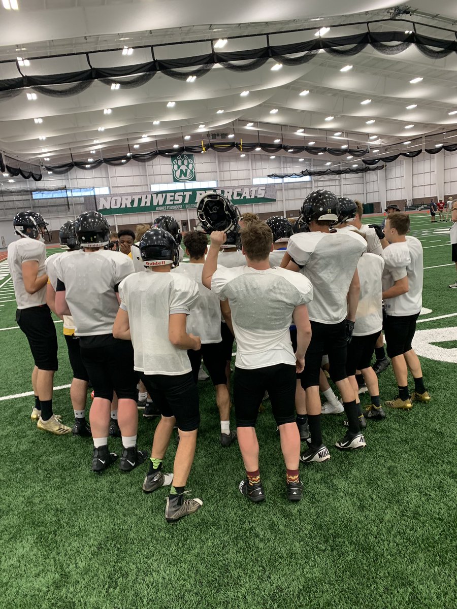 ClearLakeFB's tweet photo. That’s a wrap for @NWBearcatFB Team Camp! We learned, grew & most of all competed for 2 days against some really good teams. Thanks to the Bearcats for hosting a great camp! #HuntEverything #LionPride 🦁🏈 https://t.co/SHztoWiImK
