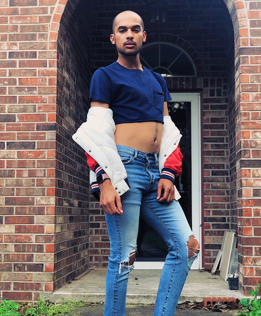 Jonathan Van Ness: “henny we STAN a Queen who’s not afraid to show her PRIDE”
.
Me: