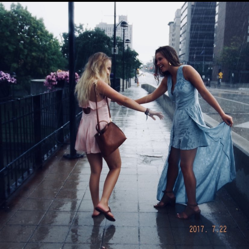 rileyrobinso10's tweet photo. happy birthday jo❤️ thx for being such a good friend for so long, hope your having so much fun on your vacay! can’t wait for you to come home🥰 love you sm bb @2936Jordan https://t.co/PXF54GpHb7