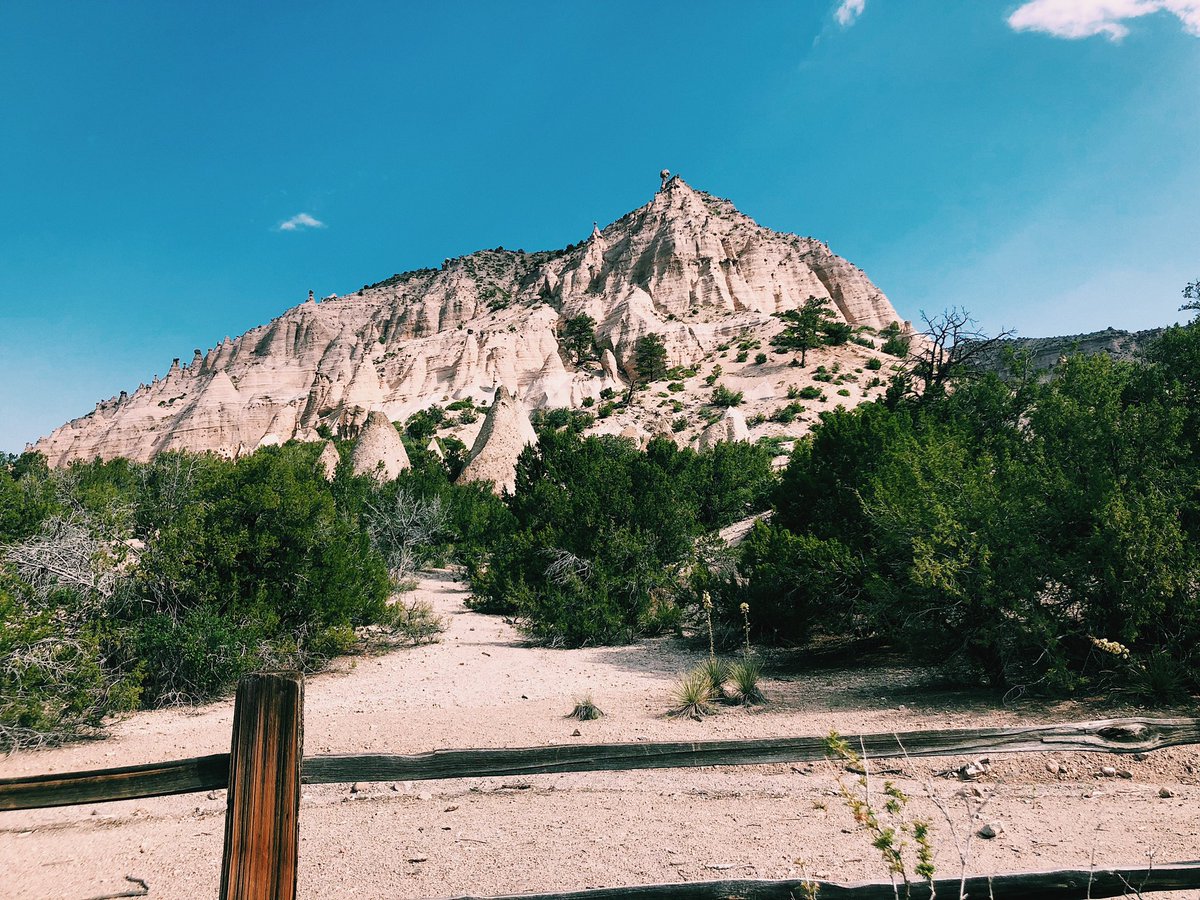 tyrarenae_'s tweet photo. Hiking in Nuevo Mexíco 🌵 https://t.co/MLuehi4rhZ