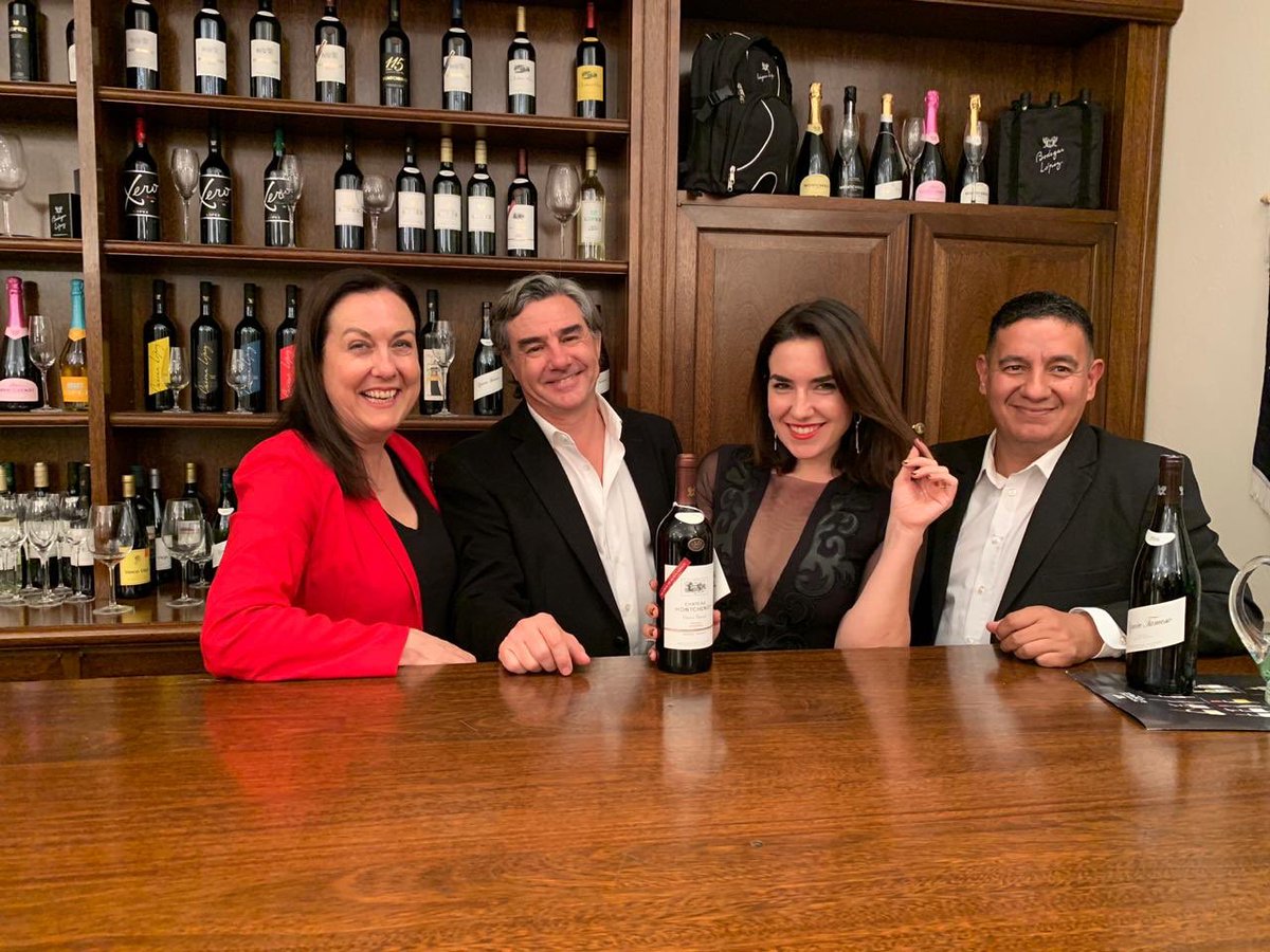 setaicatas1's tweet photo. Disfrutando a lo grande en #bodegaslopez #puntaapunta @eduardo_lopezl @setaicatas1 @lucia_ugarte #miguelblanco https://t.co/zNlNvQE9vk