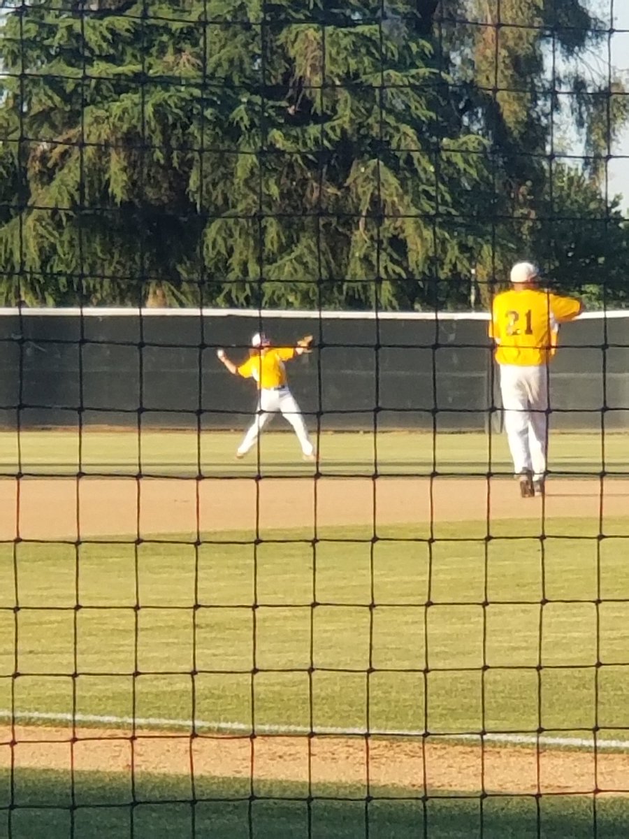 MCBaseball209's tweet photo. That mulletted yellow blur in center is our very own Cody Brockman. https://t.co/HlO8IPDgCy