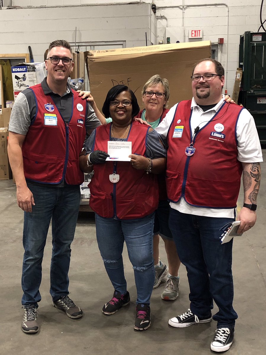 668Lowes's tweet photo. BARBRA! ⭐️ Barbra Grafton is another Service Award Winner! Barbra doesn’t let working in Receiving keep her from giving SMART customer service! #Lowes668 #ServiceAwardWinner #ObsessedWithCustomerService https://t.co/x87GXIordS