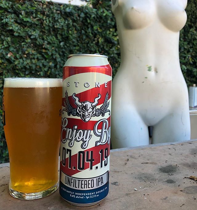 TheBaconSmith1's tweet photo. Me likey! Enjoy By 07.04.19 double IPA 9.4%ABV @stonebrewing 🍻
🍺
🍺
🍻
#enjoyby #fourthofjuly #drinkfresh #dipa #beercan #tallboy #unfiltered #🍻 cheers #beersies #tasty #buzzbomb #socal https://t.co/TNI6NM7YKm https://t.co/tgbRm7fRMc
