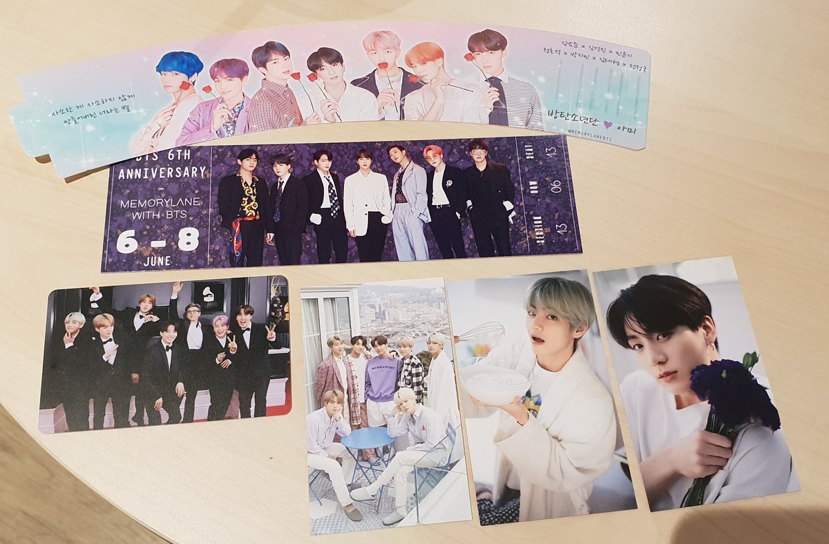VTwinsouls's tweet photo. #MEMORYLANEBTS Thank you for all the efforts and heart put into this event!! The decorations and freebies were all so pretty!! Taekook cards made my day 😆😆😆 and the taekook dolls at admin table is SO CUTE!!💜💜💜 Borahae!! https://t.co/sPq495X6jV