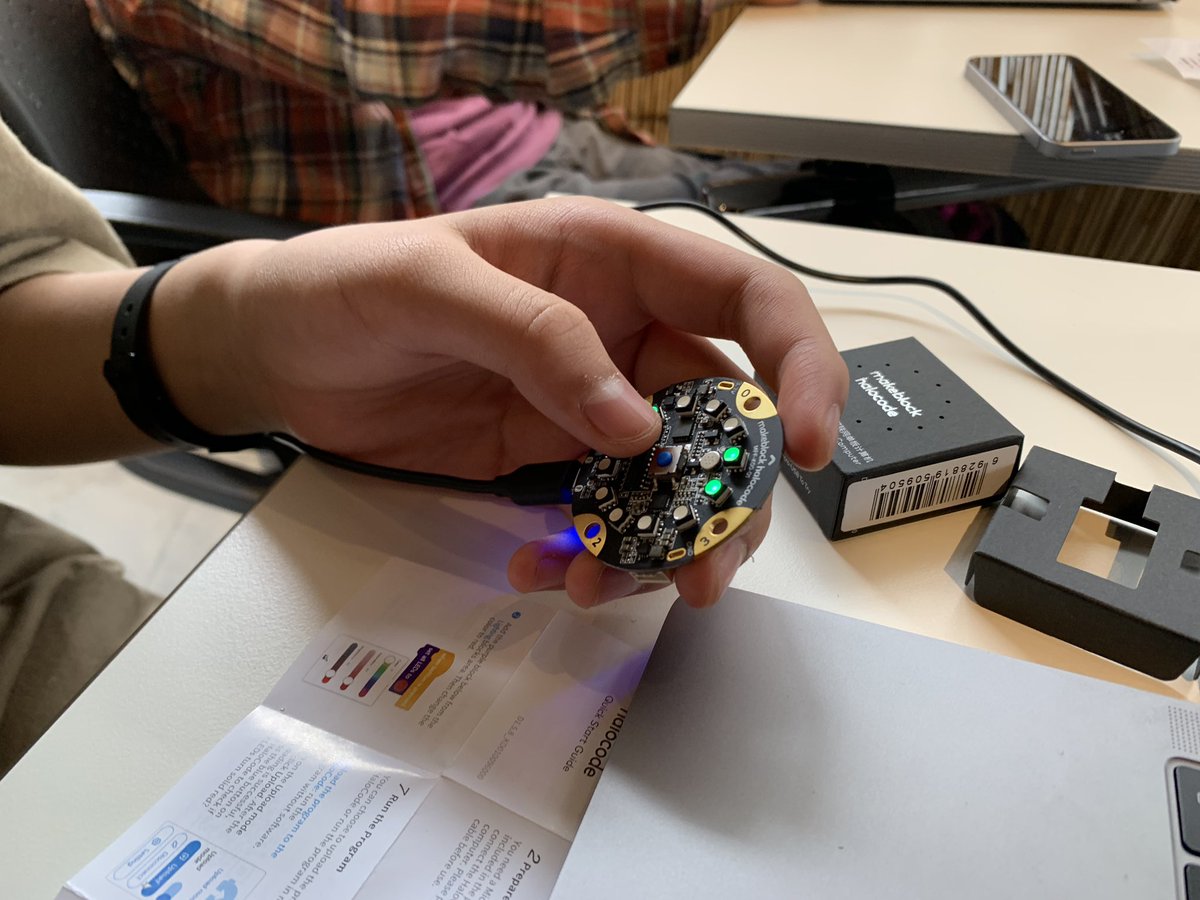 kiriem_'s tweet image. 今日の #CoderDojoKashiwa では、 #HaloCode #Python #RaspberryPi #LEGO などなどいろいろなことをやってます！