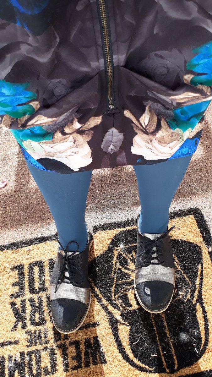comicbookgal's tweet image. Wearing my new tights today has made me so happy. And they stay up, which is truly magic 😂😍 #MyFavouriteColour