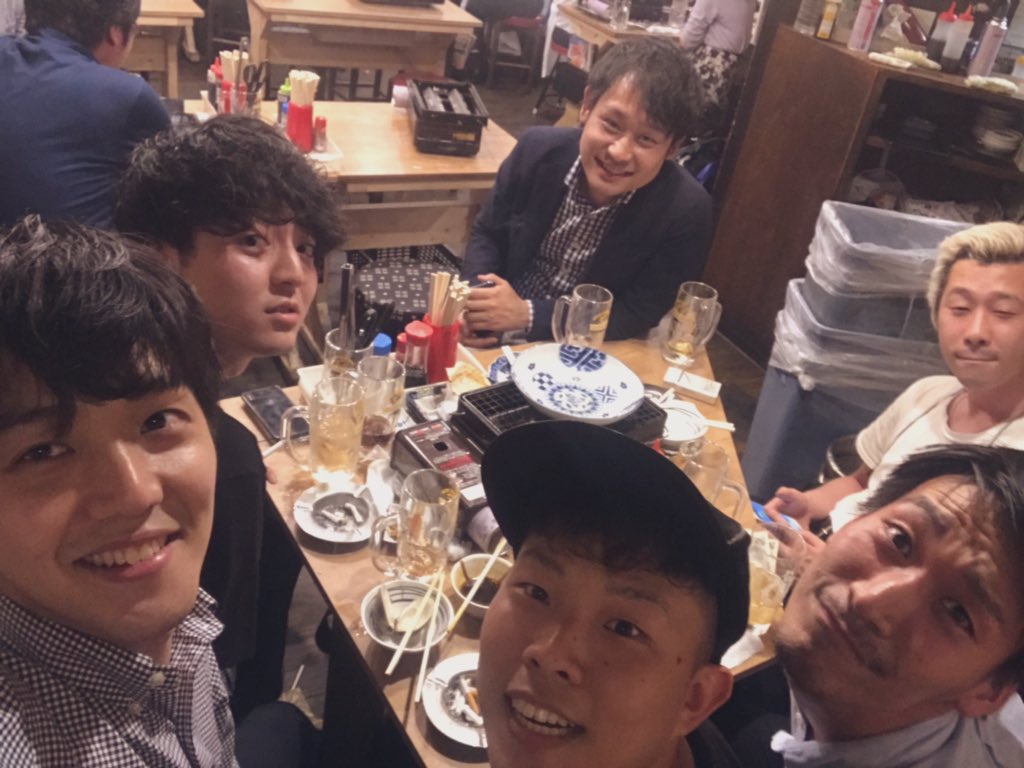 tamukenbot's tweet photo. みんなっさーんおひさ❤️
一昨日はあちが帰ってきてたからみんなで集まってみたよっ！
あれ、塩川も居たんだ���どここに映ってないね😵がーん

このあとのダーツは楽しくて、少し大目に払っちゃった😻今の元号だけにお礼は要らないよ💟

オール明けで同期の女の子を連れて、家に帰ったのはここだけの話💞 https://t.co/IjR5aLZ7Ci