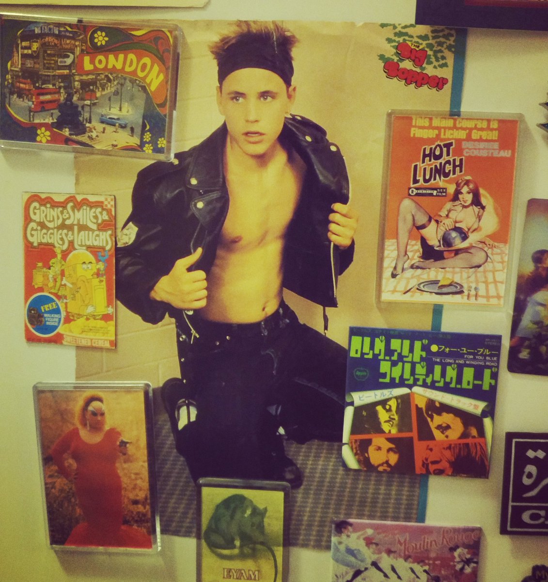 juliacmarchese's tweet image. ❤ New addition to the fridge. ❤

#coreyhaim #haimster #haim #london #magnet #fridge #devine #hotlunch #magnetcollection #beatles #moulinrouge #eyam #bigbopper #bigboppermagazine #bop #bopmagazine #pinup #pinupboy #80smagazine #vintage