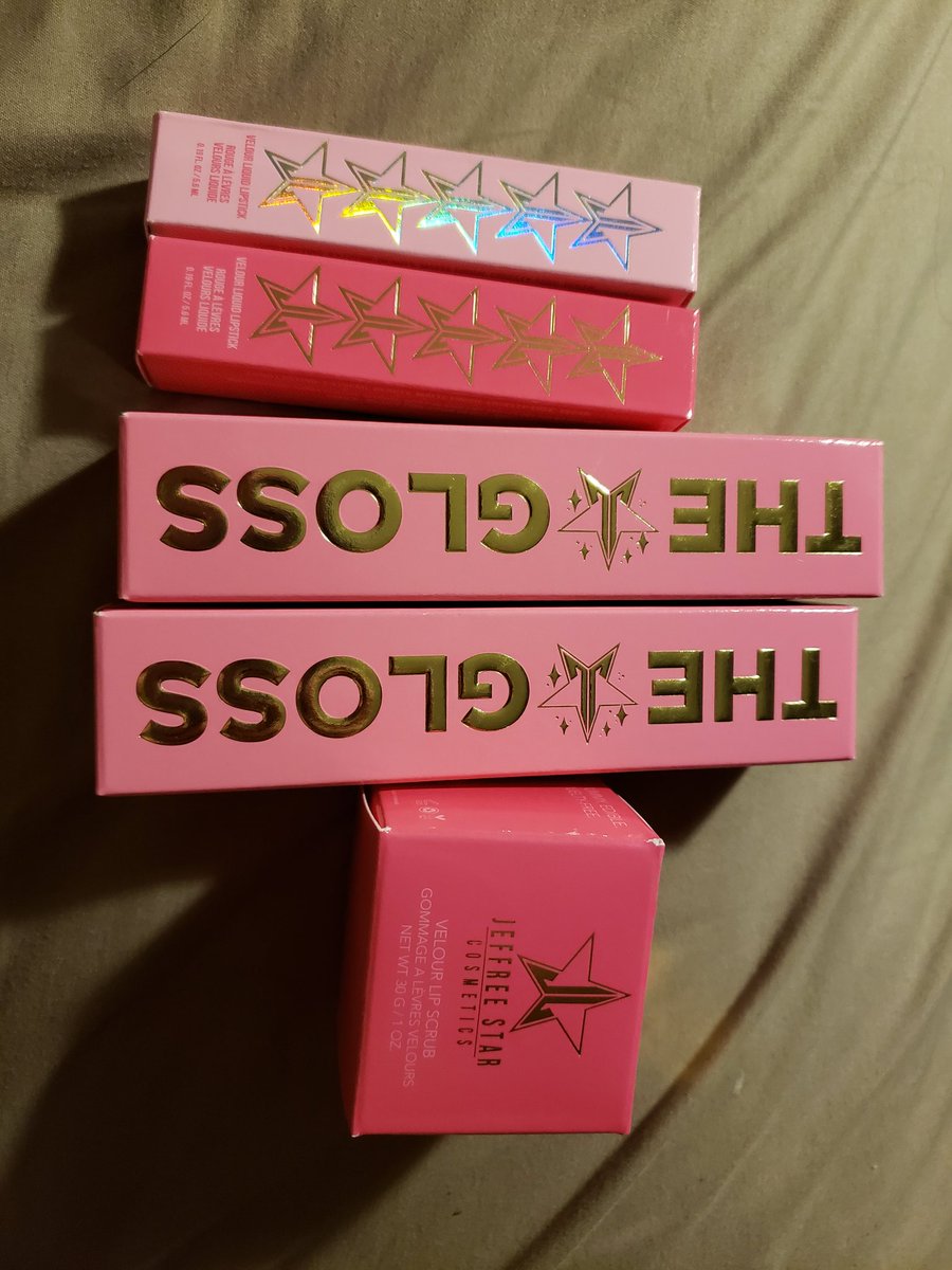 LifeFromASaddle's tweet image. After following @JeffreeStar for years, I finally made my first purchase, long time overdue! I am absolutely obsessed 😍😍 #JeffreeStarCosmetics