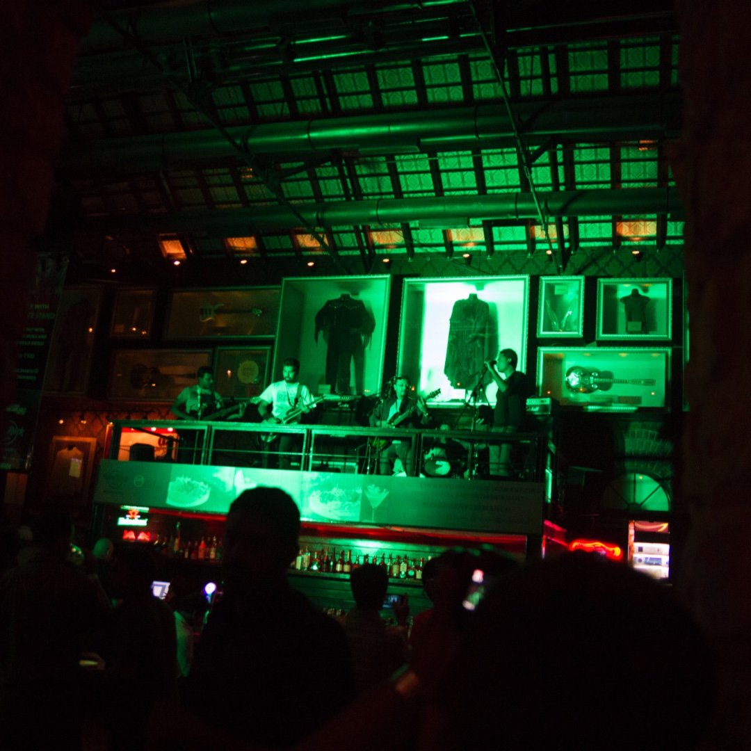 crosslegacy's tweet image. Playing our originals at Hard Rock Cafe, Bangalore, India. #crosslegacy #live #hardrock #hardrockcafe #blr #bengalurumusic #bangalore #ccm #christianrock #gospel #bangalorebands #christianmetal #christianmetalheads #bijoythangaraj #hrc #dramith #crosslegacyband #classicrockmusic