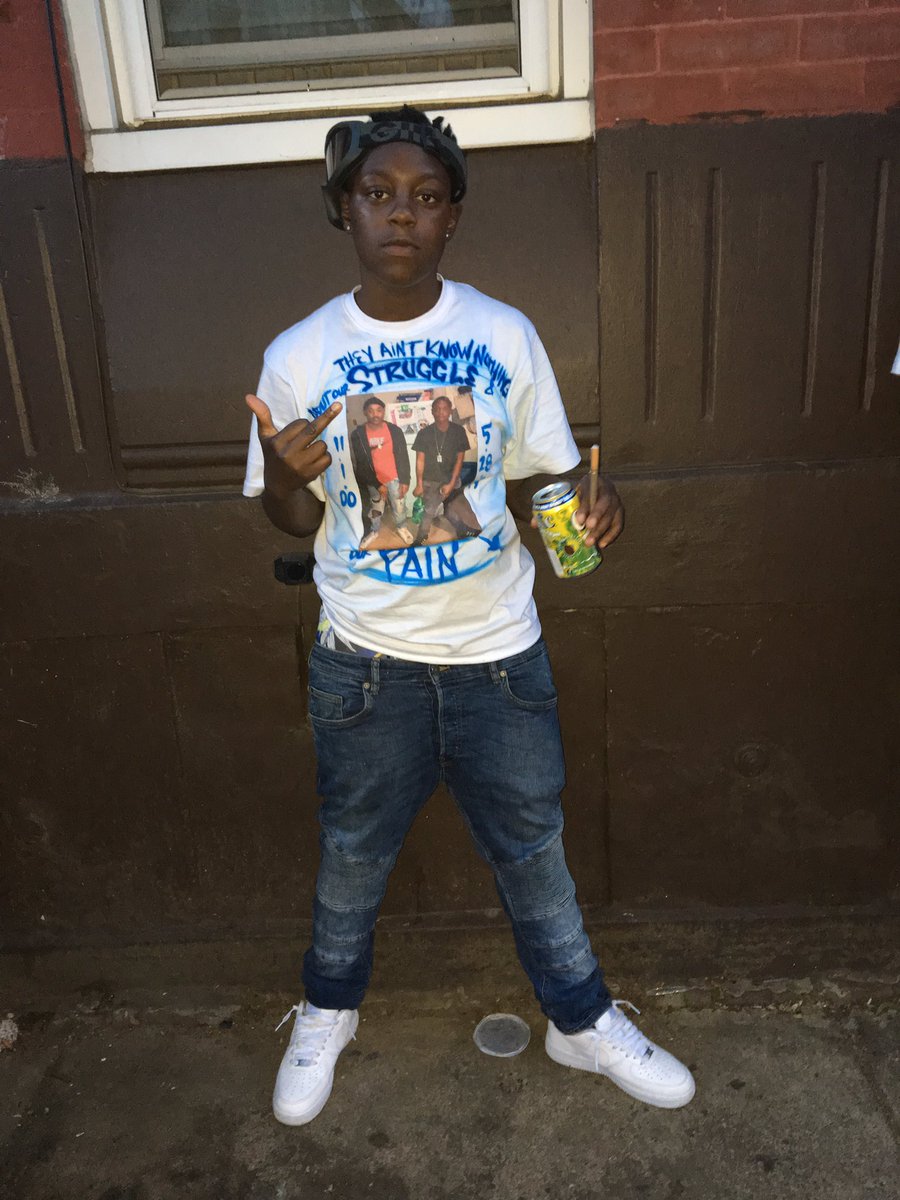 BRemjim's tweet photo. I ain’t have money 💰 I ain’t have cars 🚗 I ain’t have clothes 👕👖 fucked up on the block 🤦🏾♂️ I ain’t have hoes 🤦🏾♂️I done berved a couple bricks 🧱 now they want to Dride 💪🏾💯🚫🧢 LongLiveBlixky 🖤💉
#NaaaIAintTakingMyShirtOff
#100Blkbaby
#FREEDURK
#CapOrDie 💥 https://t.co/8UBbmVvjhM