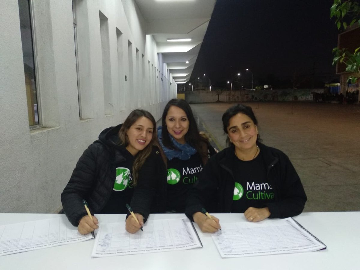 MamaCultiva's tweet photo. Nuestras lindas compañeras de #mamacultiva con la camiseta bien puesta trabajando para concretar un sueño...”Centro de Terapias Complementarias” #quilicura 💚 https://t.co/TmEUZPCMPH
