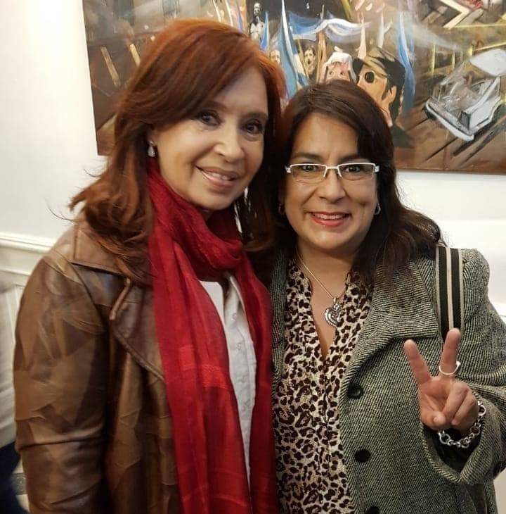 KolinaSgo's tweet image. Nuestra Presidenta del Partido Kolina Sgo @geososaok , junto a la compañera @CFKArgentina en el Instituto Patria.-